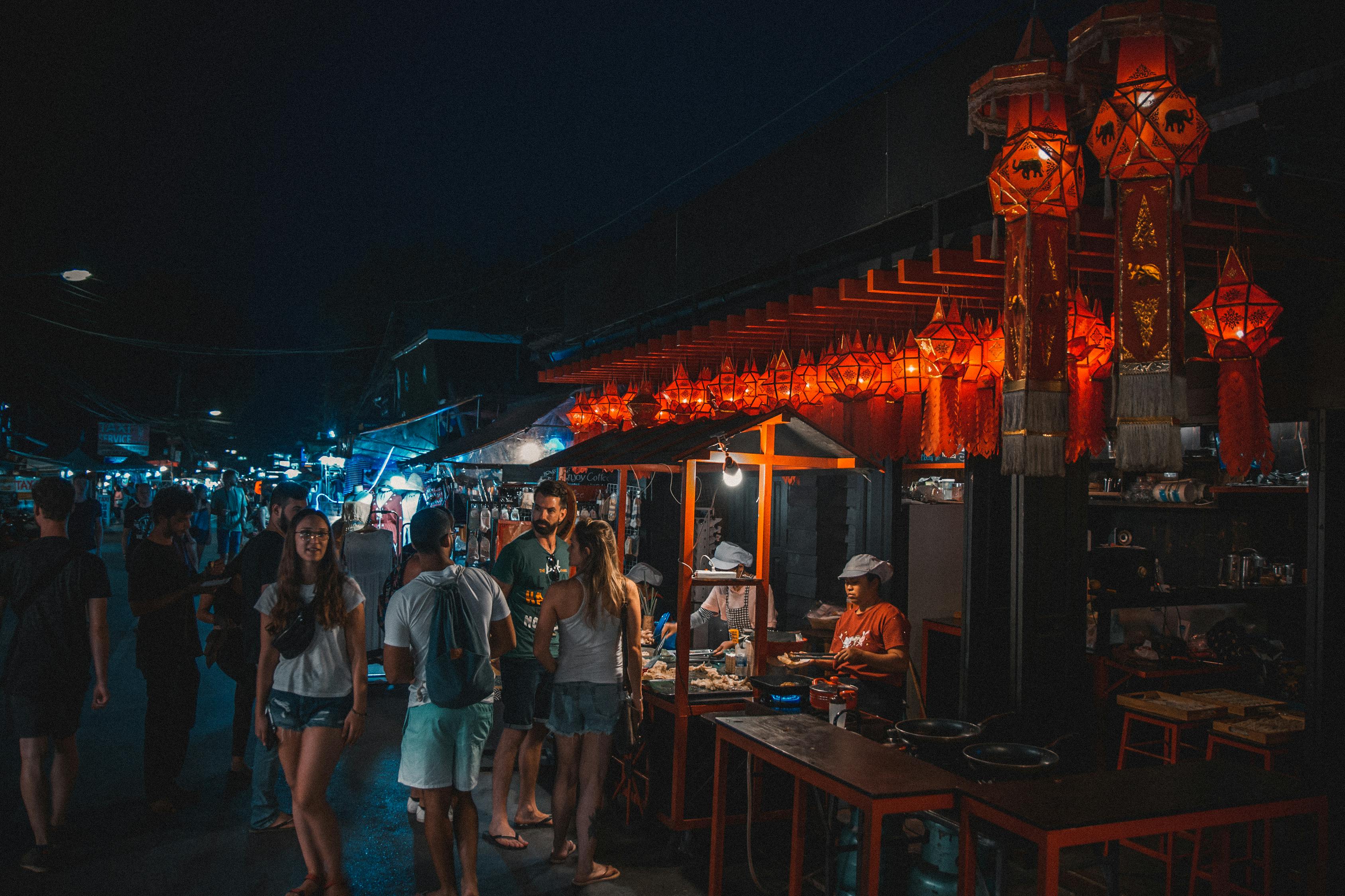 上海夜市摊位租赁背后的商业逻辑与繁荣探析