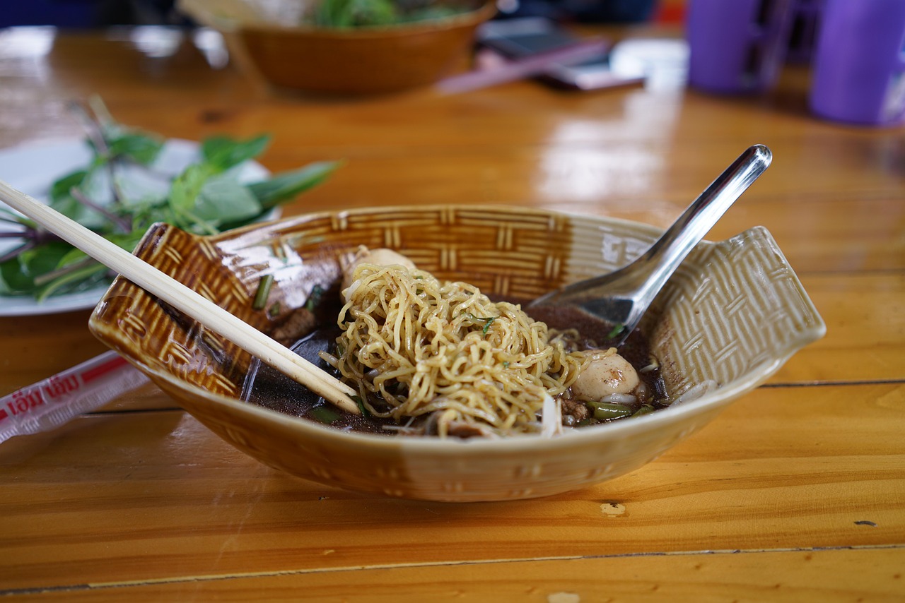 最新油化船厨师招聘启事，寻找航海美食高手加盟！