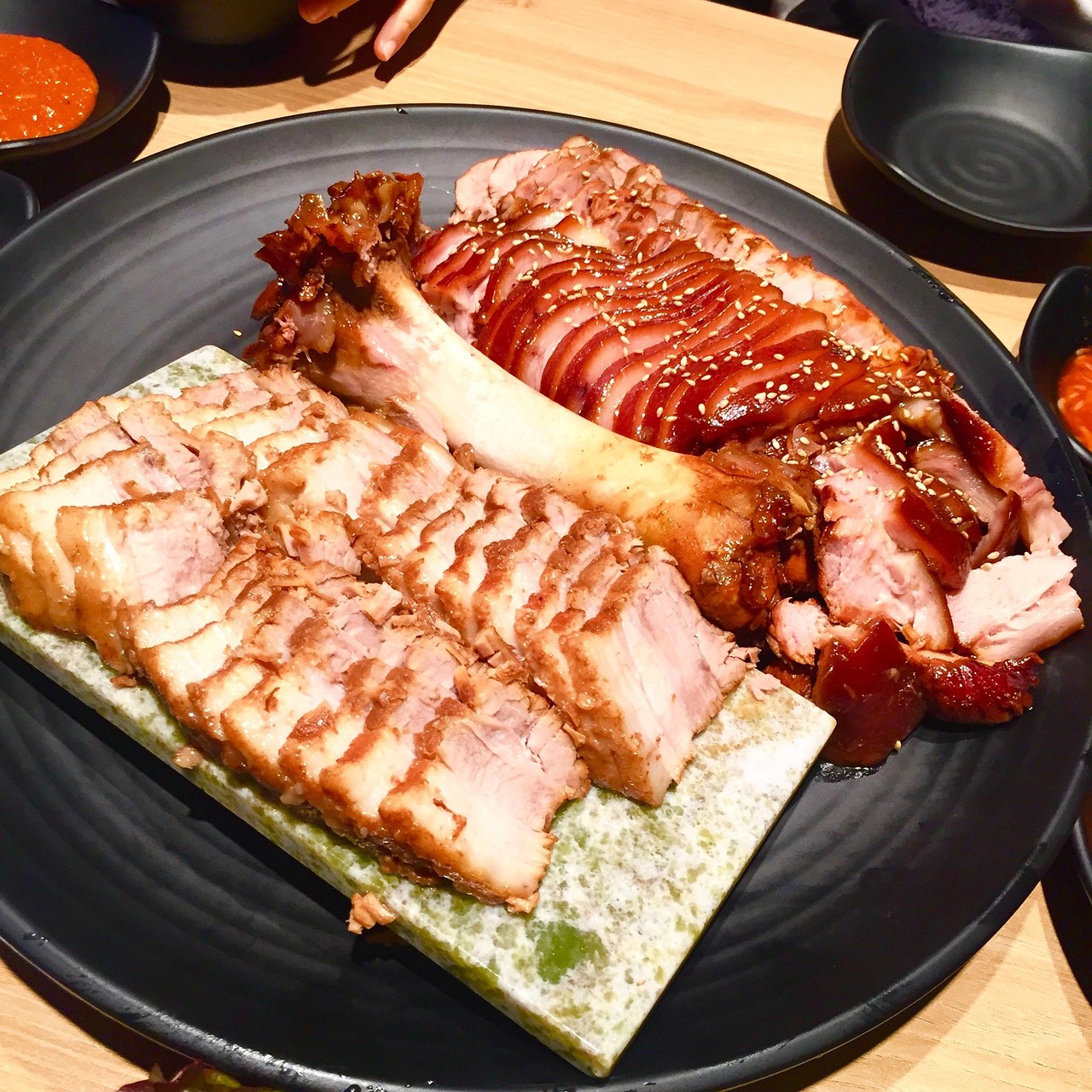 孤独的美食家演员，品味人生美食与演技之旅